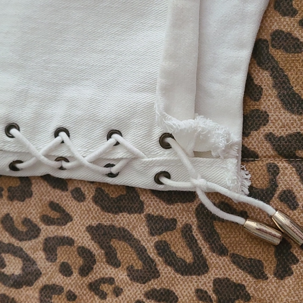 Cache white shorts - Picture 2 of 15